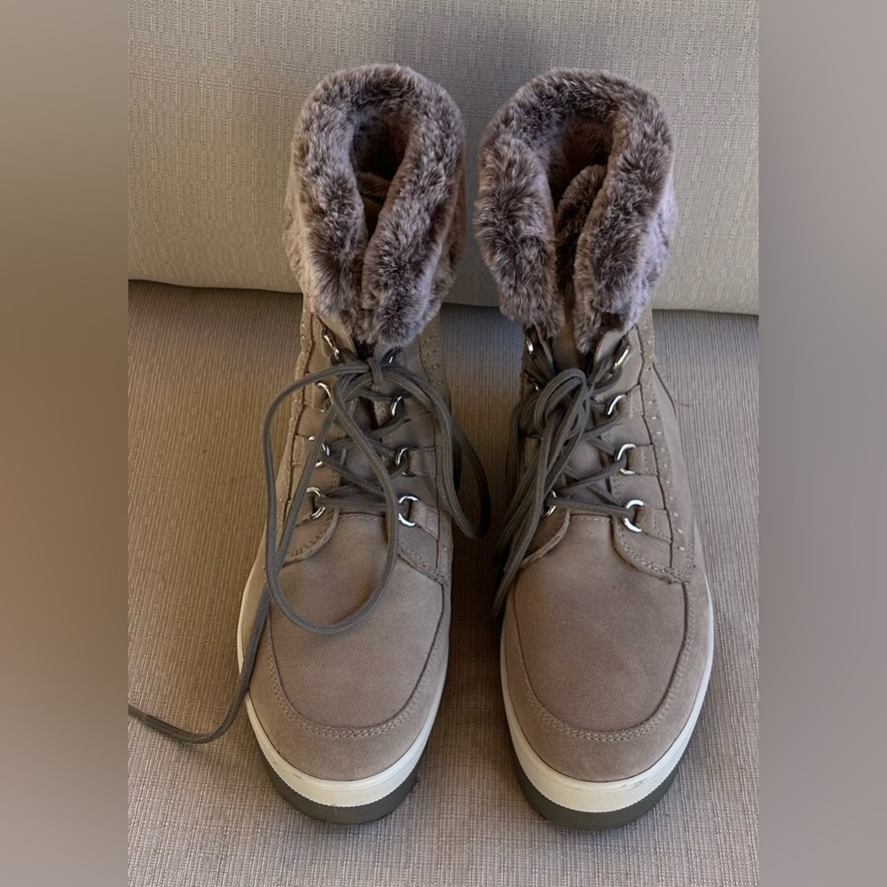 Cougar Grey Vanetta Suede Fur-Lined Winter Boots, size 11